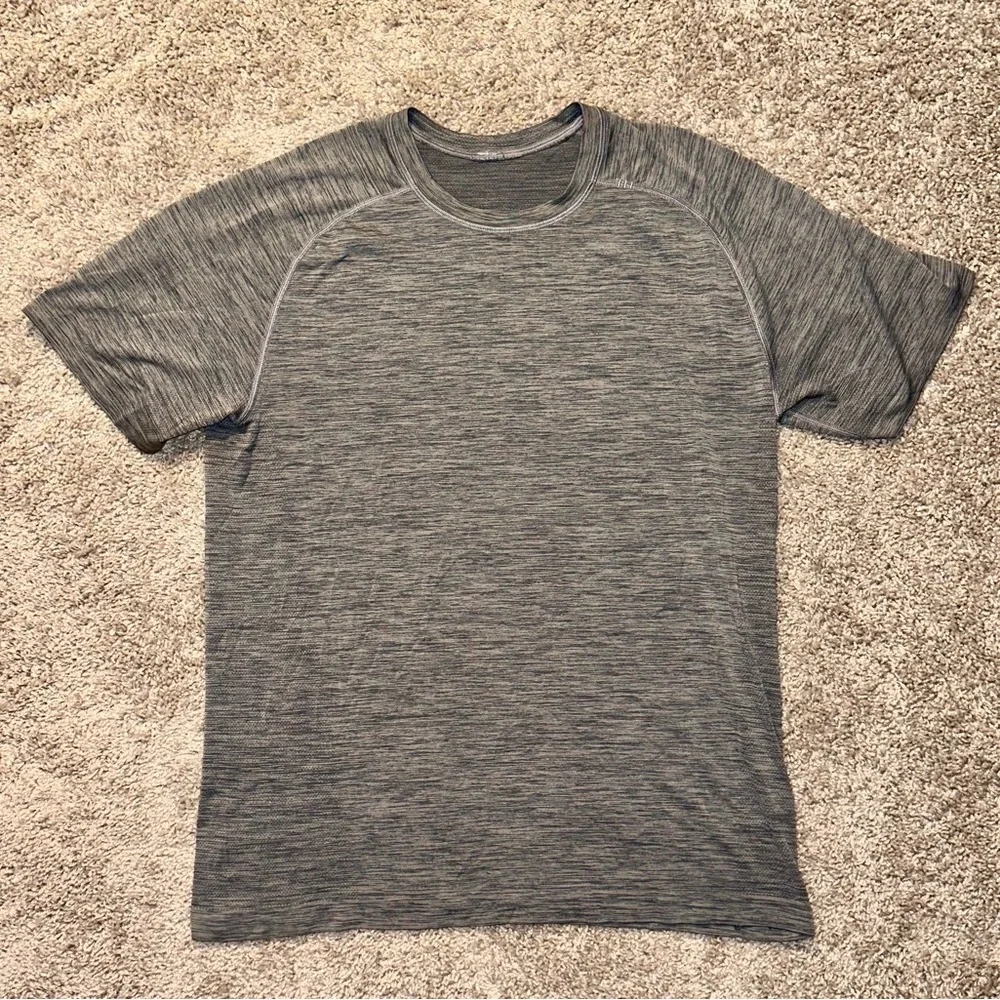 LIKE NEW Lululemon Men’s Metal Vent Tech Short Sleeve Athletic Shirt